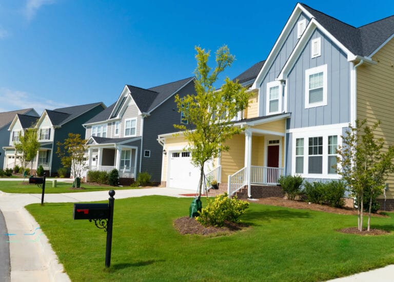 Photo of houses in a residential neighborhood in the united states